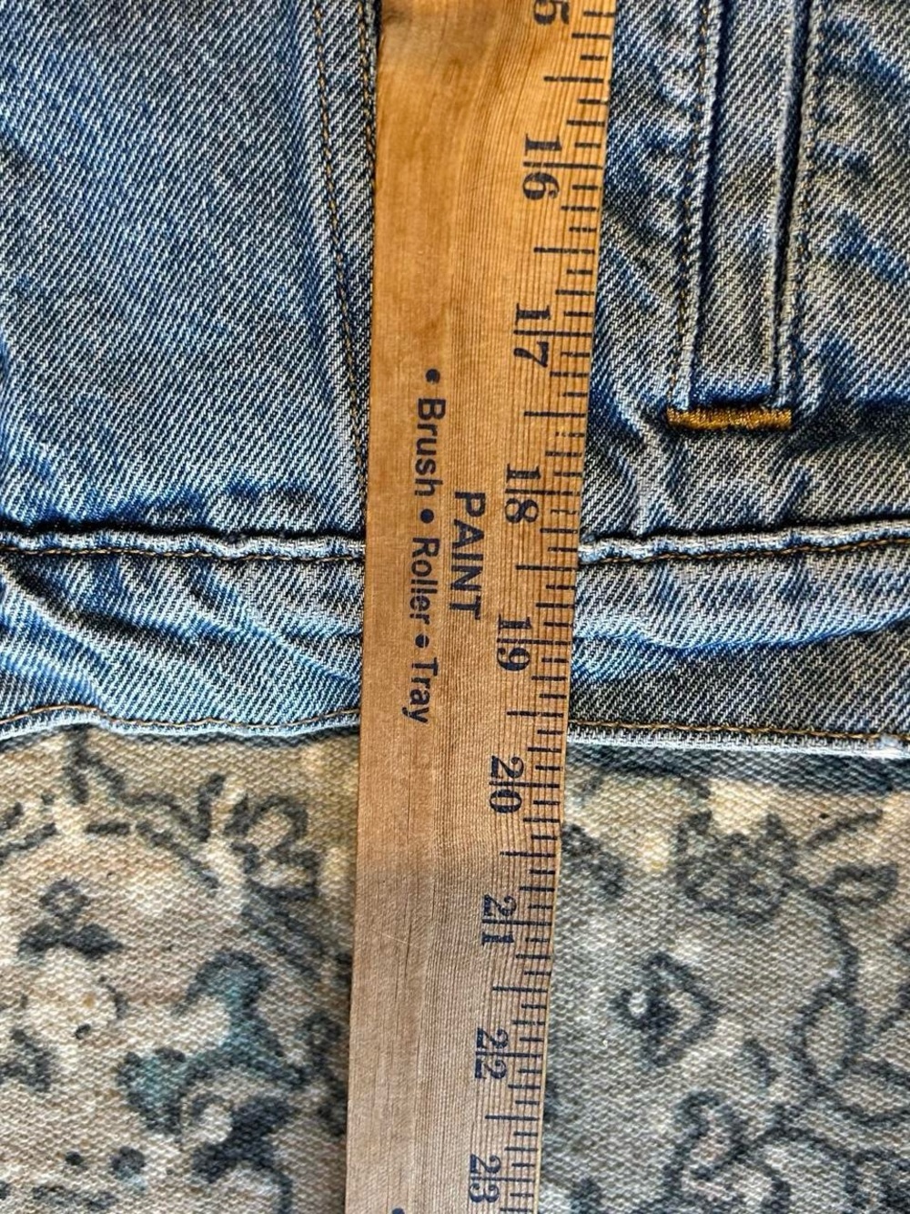 Levi's Light Blue Denim Jacket with White Sherpa Lining - Picture 7 of 8